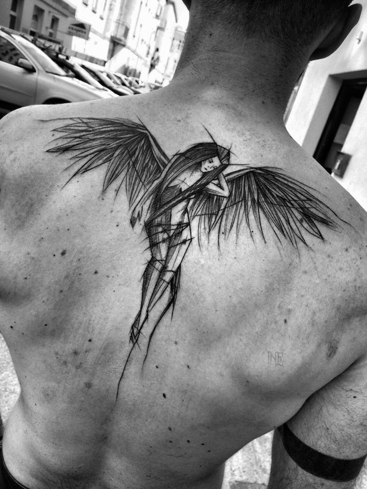 lineas-fines-back-tatuada.jpg