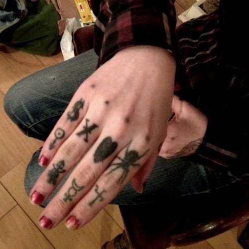 49 photo finger tattoo