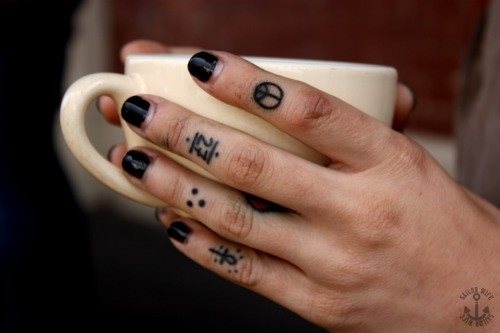 50 photo finger tattoo