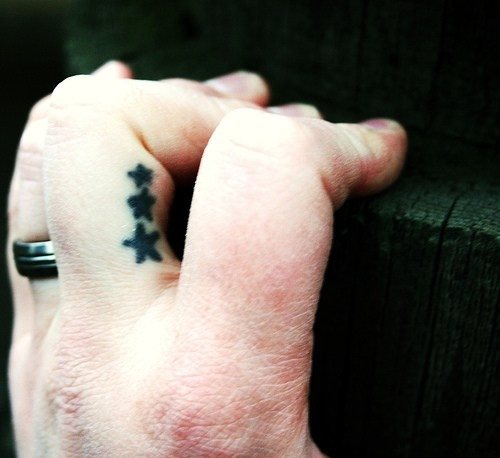 finger joint tattoo 518