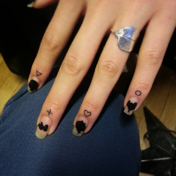 finger tattoo 125