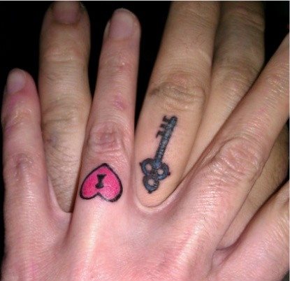 38 photo finger tattoo