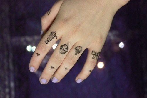 03 photo finger tattoo