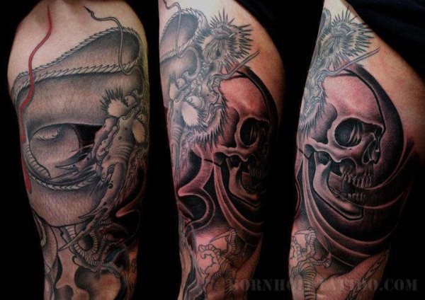 Tattoo of a skull with large accessories on the leg, we are facing a very original design that gives off a great skill and skill on the part of the tattoo artist, in addition to a beautiful design