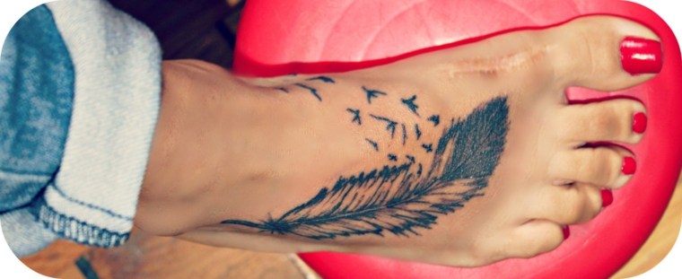 small tattoos-feather-foot-woman