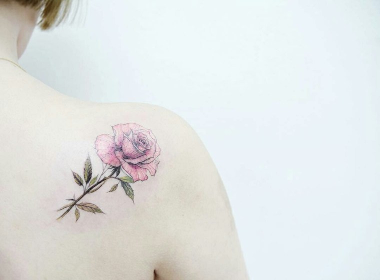 discreet tattoos-women-flowers