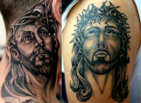 Tatuaje en el cuello del rostro de Cristo, un lugar muy peculiar para realizar este gran trabajo de infinidad de detalles y que resultará muy vistoso; y en la otra imagen, podemos ver un tatuaje de rasgos más sencillos y en una parte del cuerpo más fácil de ocultar