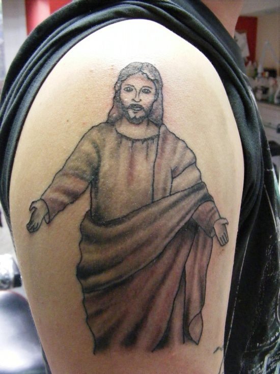 Tattoo on the arm of the body and face of Christ, although the idea is very good, the drawing itself is not one of the best tattoos we have seen, in addition the lines that make up the line of the drawing have been highlighted too