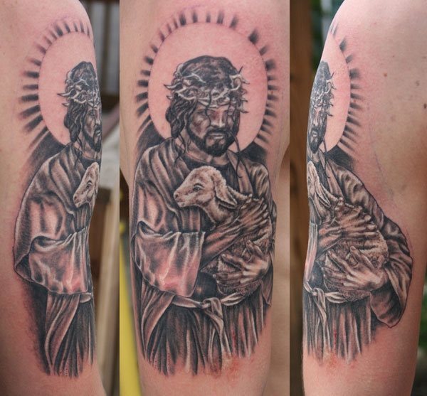 Tattoo of the son of God with a crown of thorns, a very spiritual halo crown and a great tunic with large shadows, also carries a small lamb on his arms