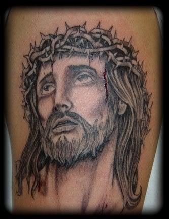 Tattoo of the face of Christ, with some unrealistic beards, but with a large path in the shading of the neck, we highlight the great message that the face conveys, which seems to be saying 