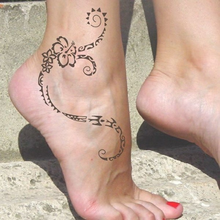 Design of tattoos that symbolize eternal love. 