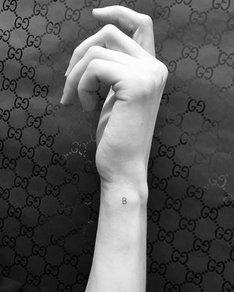 elegant tattoos-trends-style-modern-minimalist-tattoo