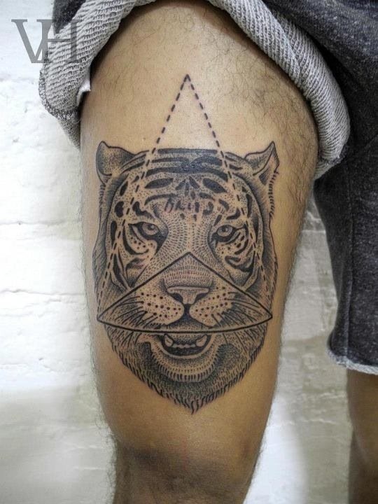 Triangular design of a tiger's head