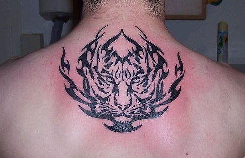 The head of a tribal-style tiger tattooed on the upper back