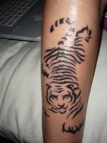 Again, simple black lines create a beautiful tattoo of a tiger