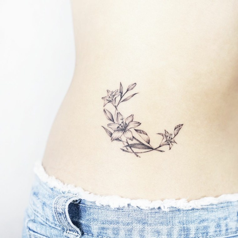 tattoos feminine-modern-flowers